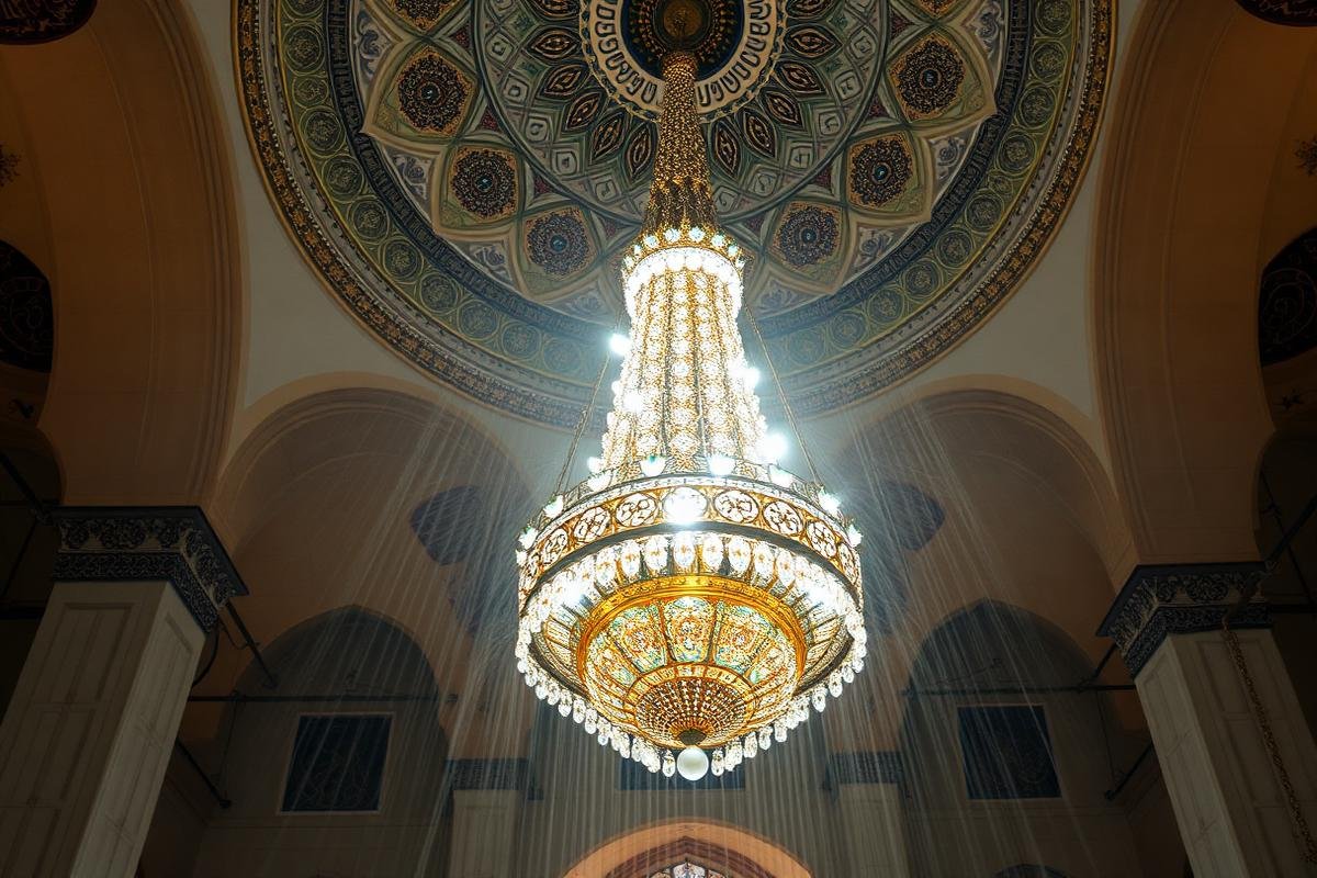 تنظيف ثريات المساجد بمكة